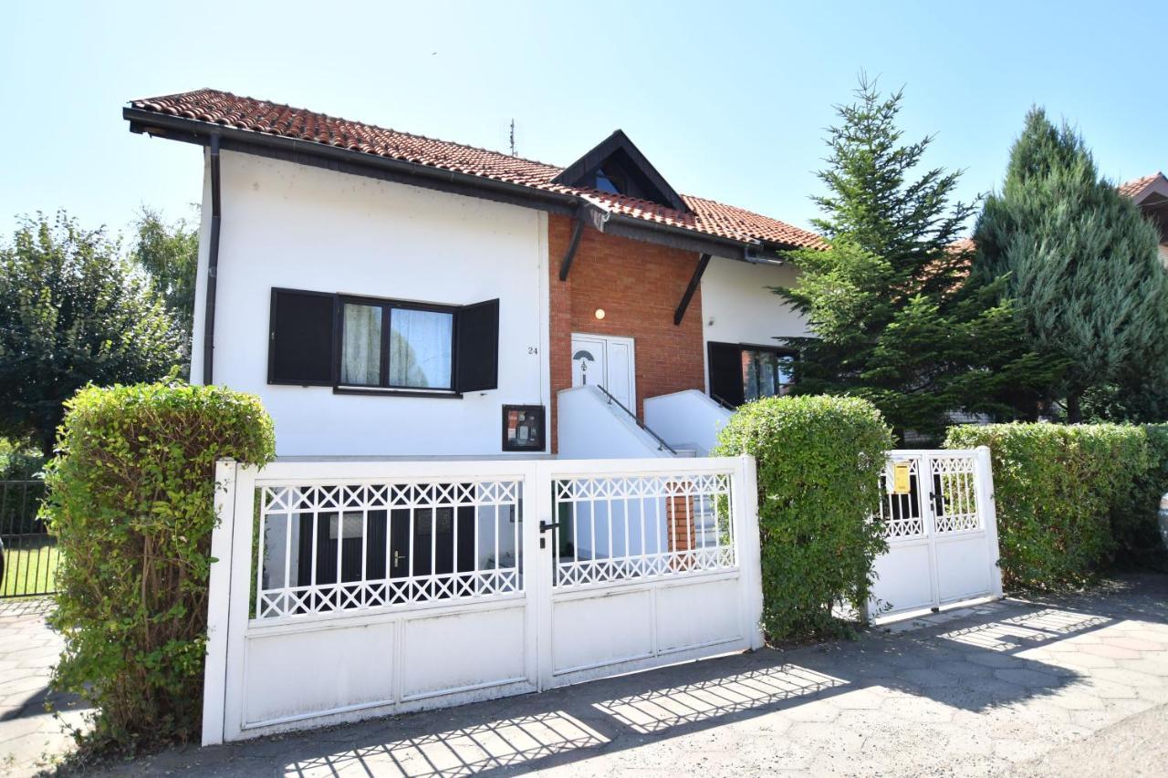 Villa Mina Kladovo, 5-Bedroom Villa With Pool For Up To 12 People Bagian luar foto