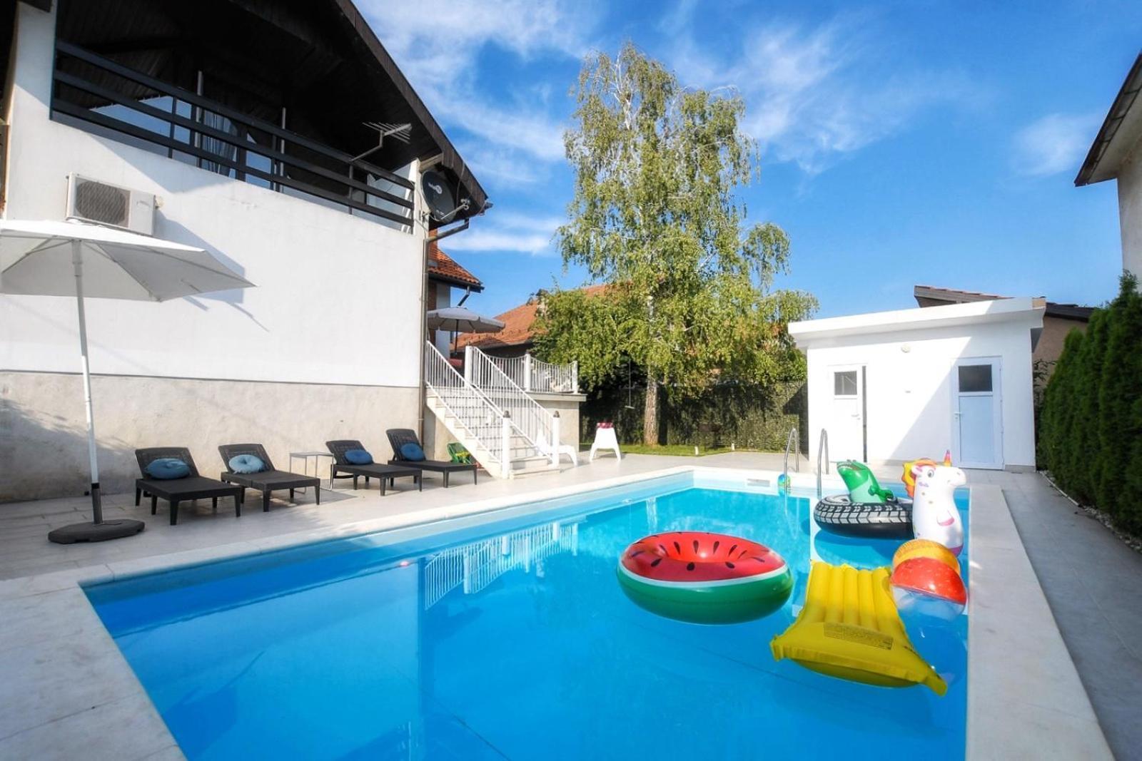 Villa Mina Kladovo, 5-Bedroom Villa With Pool For Up To 12 People Bagian luar foto