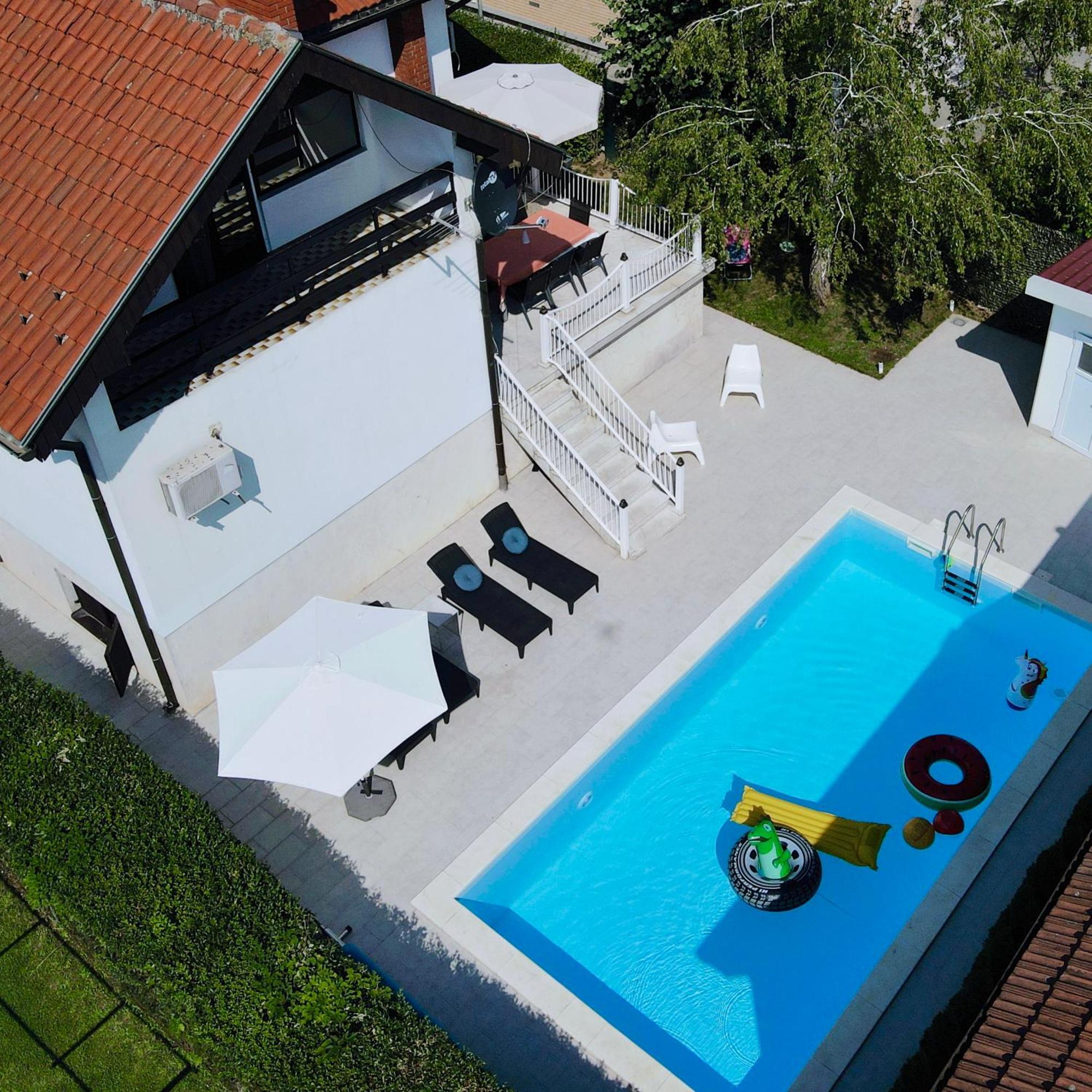Villa Mina Kladovo, 5-Bedroom Villa With Pool For Up To 12 People Bagian luar foto